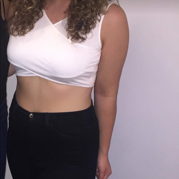 NWT BCBG Cropped top - Picture 3 of 3